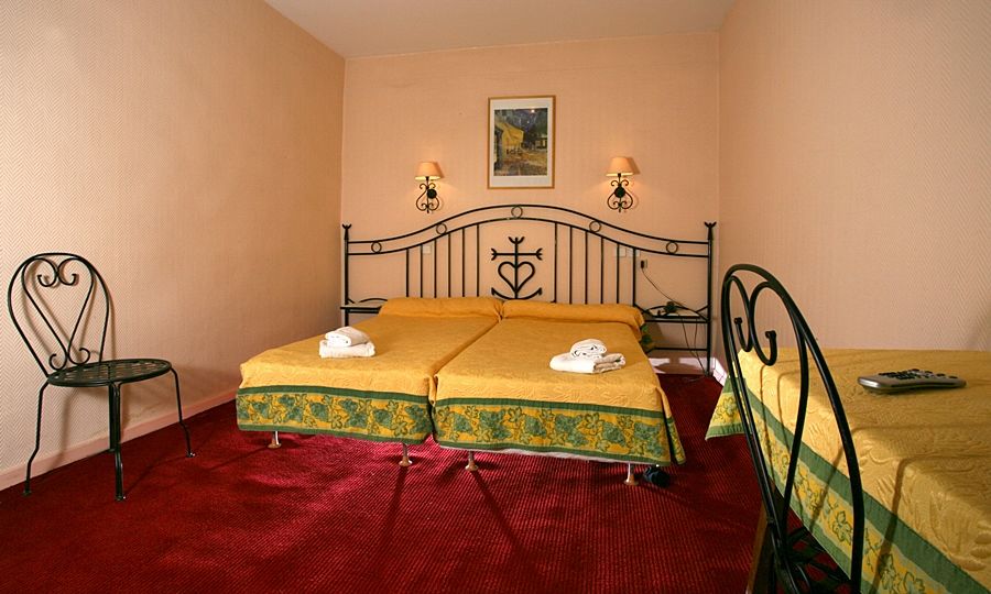 Hostellerie De La Source Arles Luaran gambar